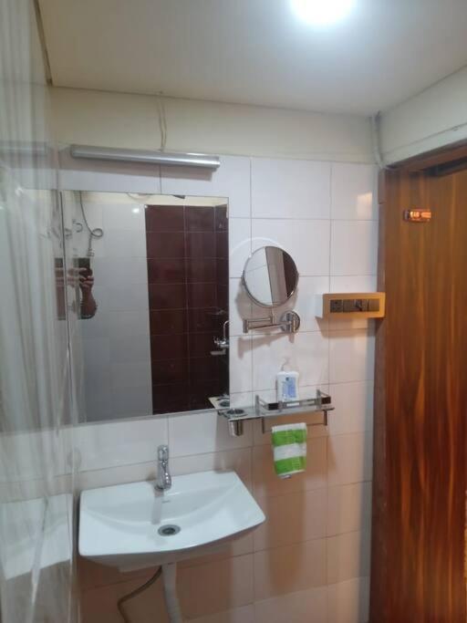 Ostro Inn Studio Apartment Kolkata Eksteriør bilde